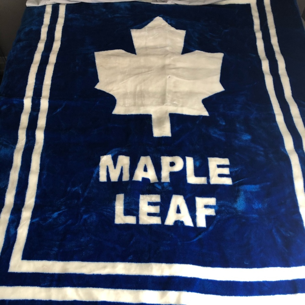 Maple Leaf Blanket
